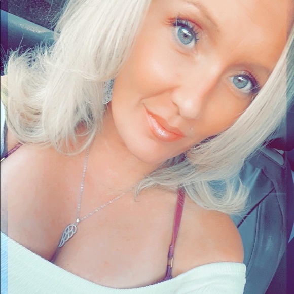 Meet your Posher, Christine - Picture 3 of 3